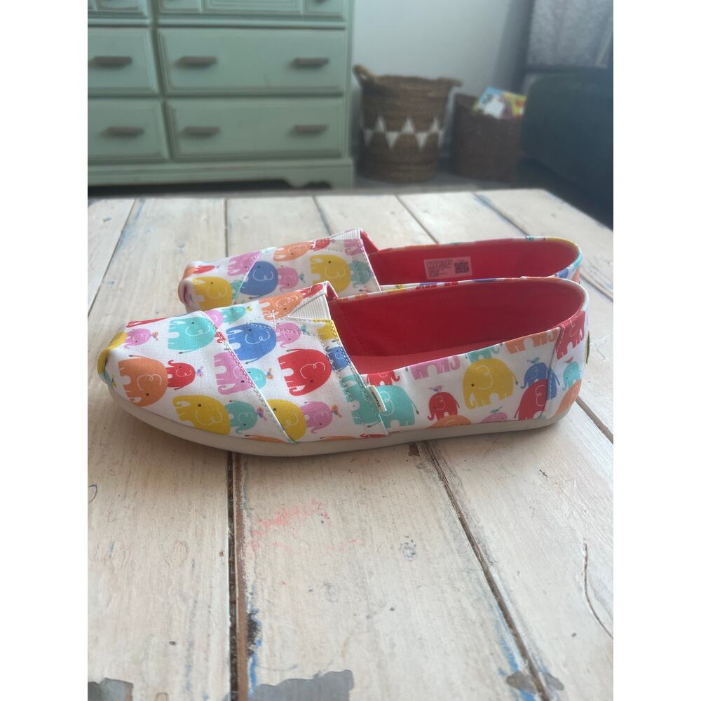 Tom’s size 11 womens shoes with colorful elephants Never Worn
